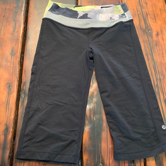 Astro Crops Wide Leg Knee Length Lot of 3 - Picture 3 of 7